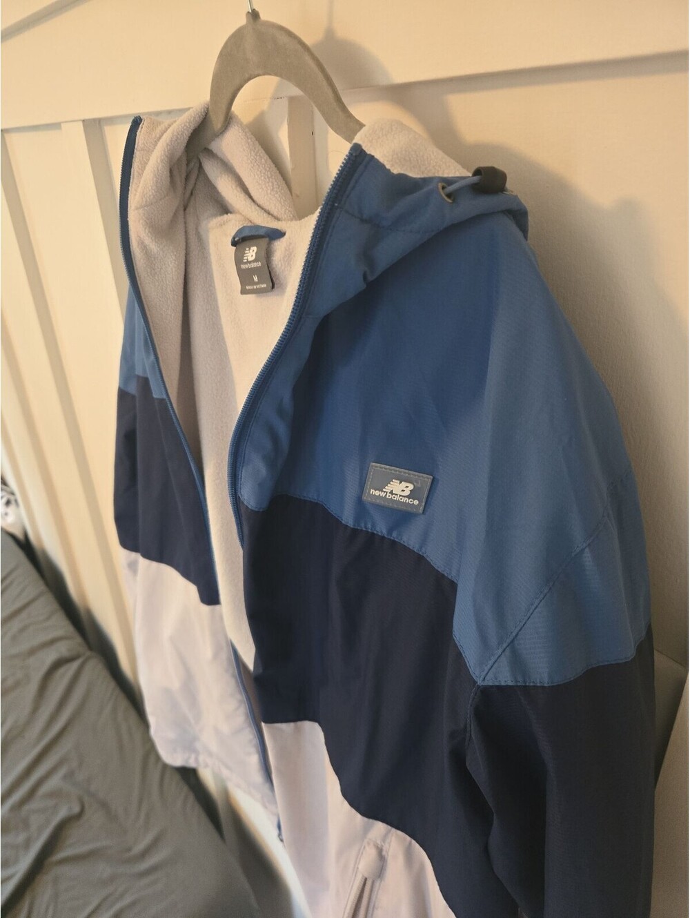 New Balance Tricolor Hooded Windbreaker Jacket Size M - Picture 3 of 6
